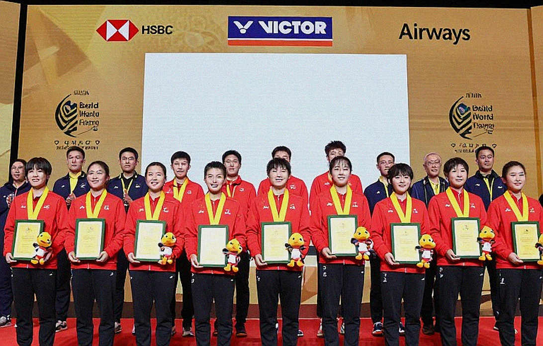 Kimi Antonelli lội ngược dòng từ vị trí 19 thắng Grand Prix Ý 2026, dẫn đầu bảng xếp hạng lái xe