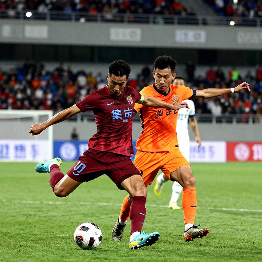 Văn Quyết và những nhịp đập không lời: Câu chuyện bên lề derby Hà Nội Văn Quyết và những nhịp đập không lời: Câu chuyện bên lề derby Hà Nội