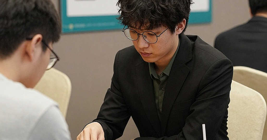 Khi Trắng quay lưng với Hậu Gambit: Cuộc nổi dậy thầm lặng trong các câu lạc bộ cờ